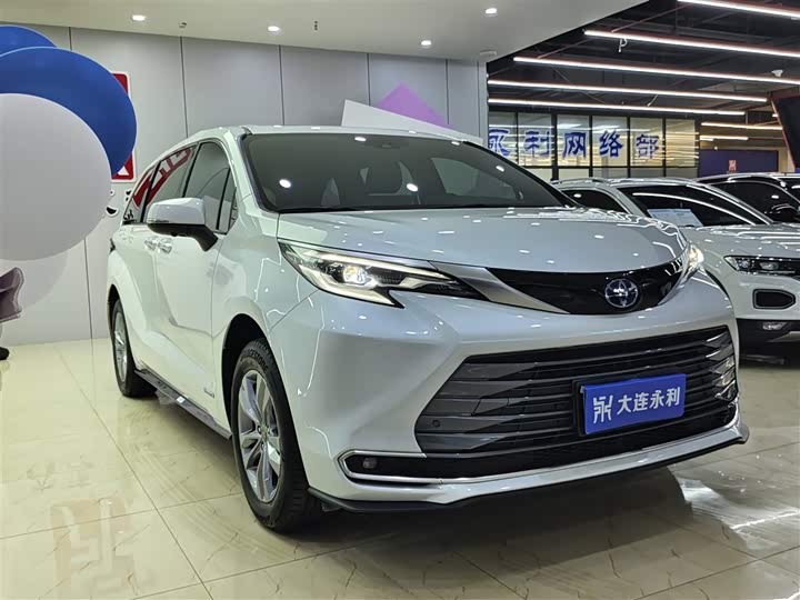 Toyota Sienna, 2022 — фото 3 из 9