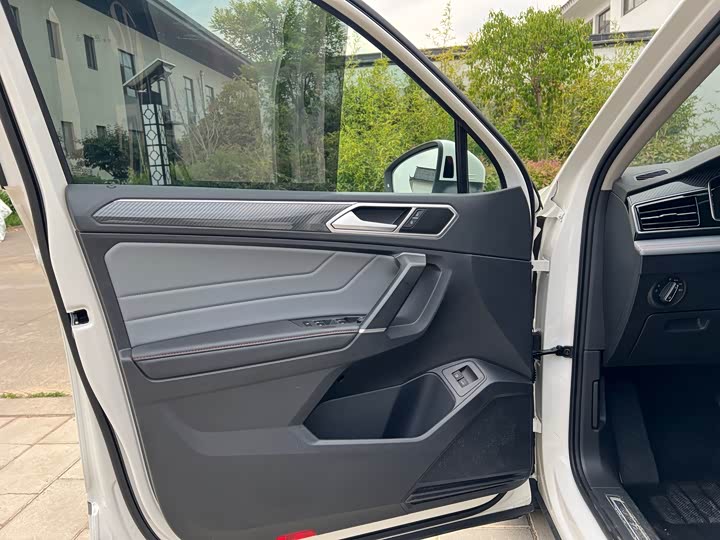 Volkswagen Tiguan L Hybrid, 2021 — фото 6 из 9