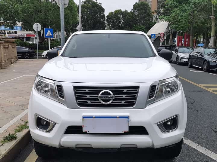 Nissan Navara, 2022 — фото 2 из 9