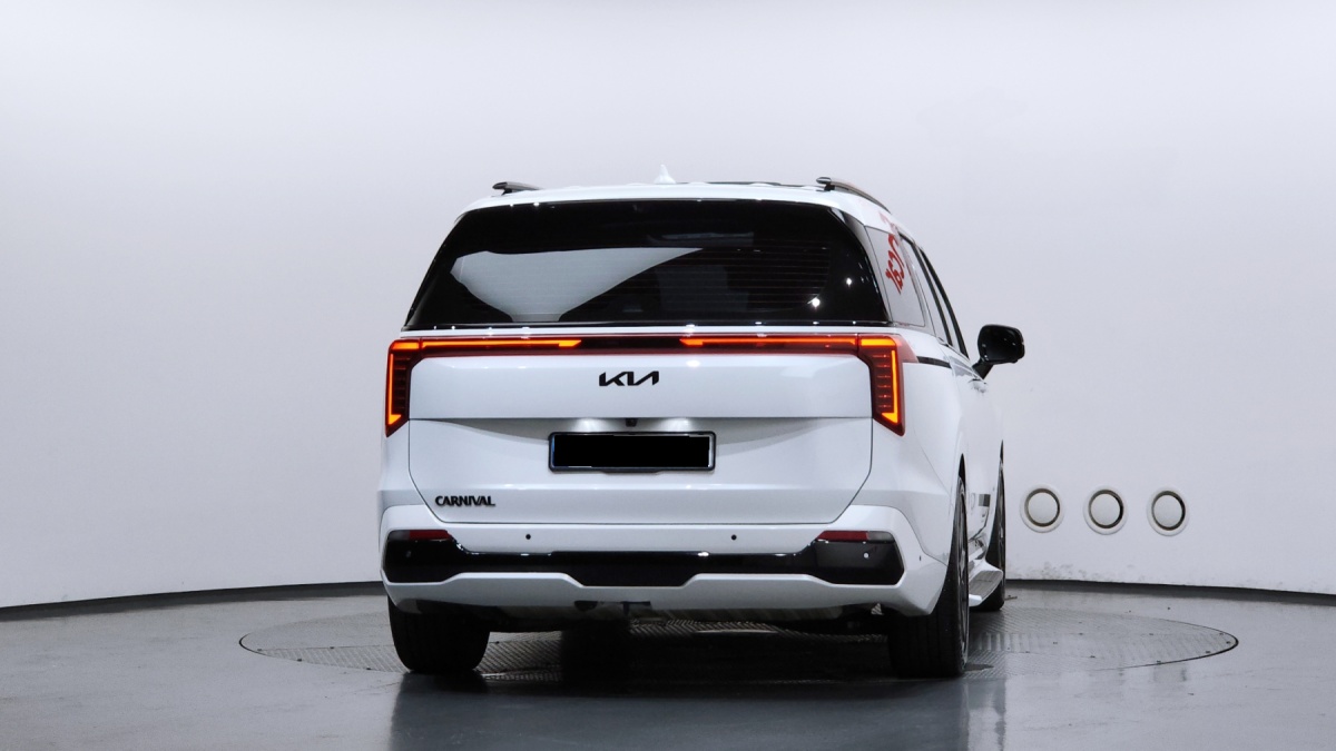Kia Carnival, 2023 — фото 4 из 12