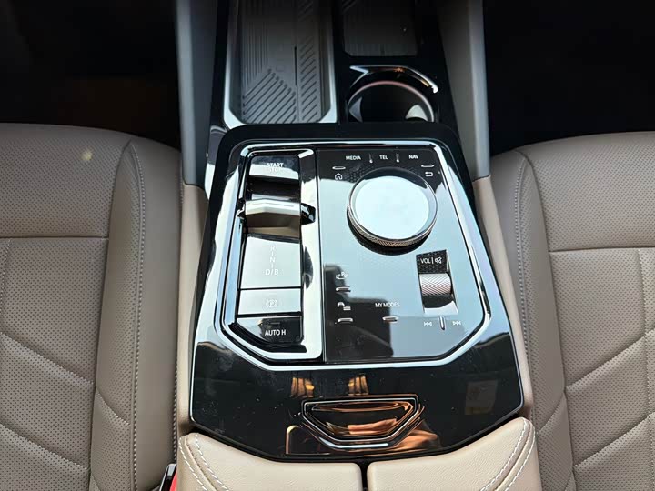 BMW i5, 2025 — фото 6 из 9