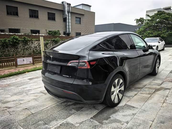 Tesla Model Y, 2022 — фото 7 из 9