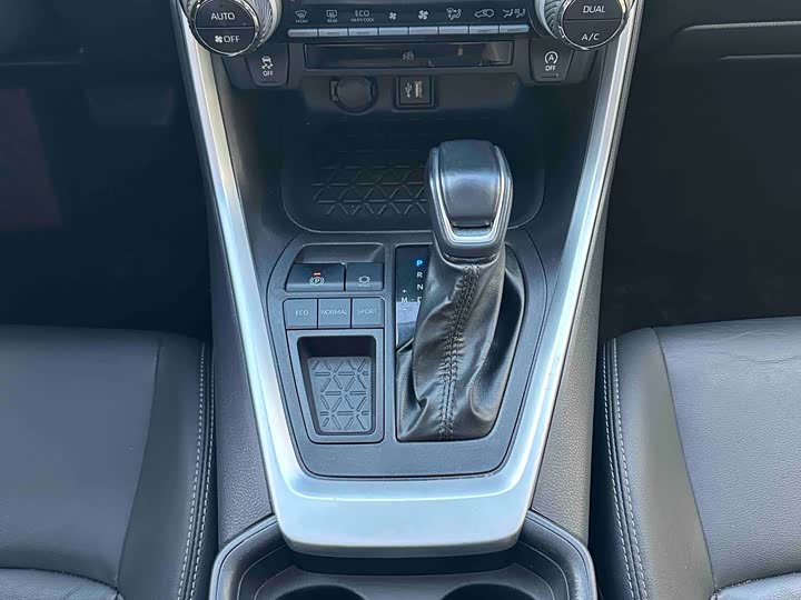 Toyota Wildlander, 2023 — фото 8 из 9