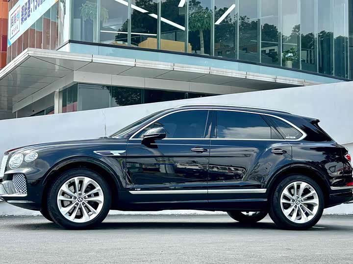 Bentley Bentayga, 2021 — фото 4 из 9