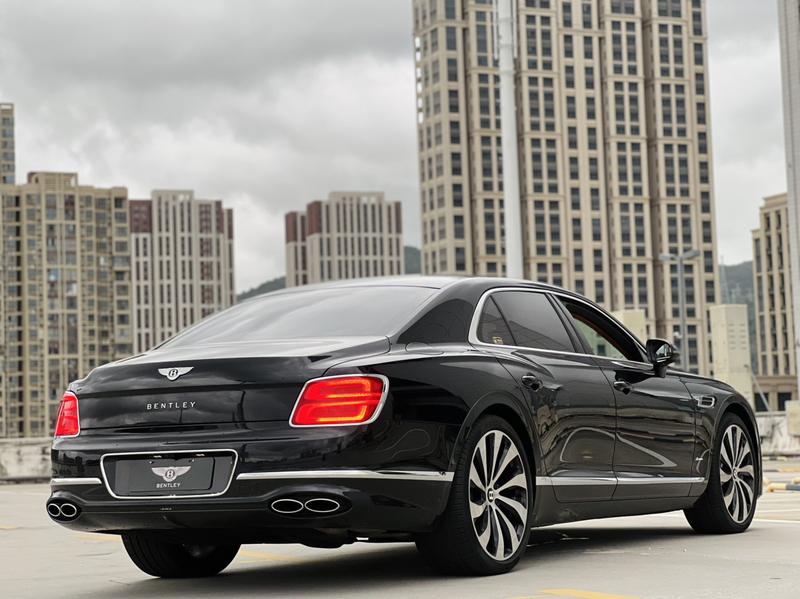 Bentley Flying Spur, 2024 — фото 6 из 12