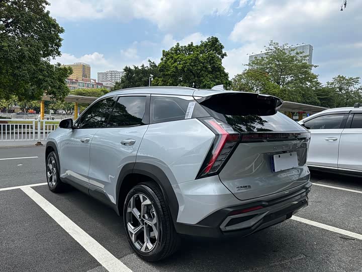 Geely Atlas L, 2024 — фото 4 из 9