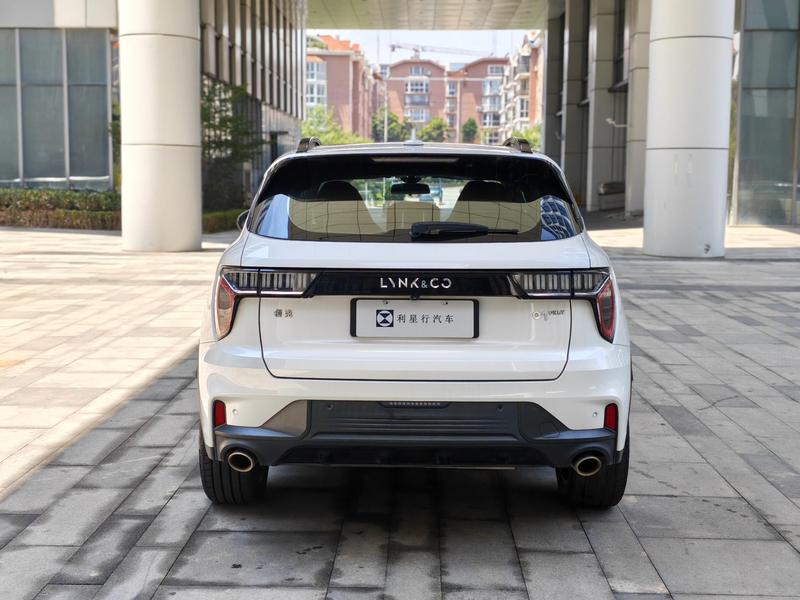 Lynk & Co 01 EM-P Hybrid, 2023 — фото 6 из 12