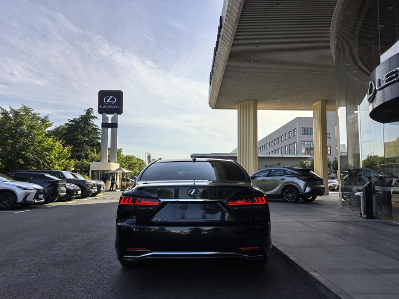 Lexus LS, 2022 — фото 6 из 12
