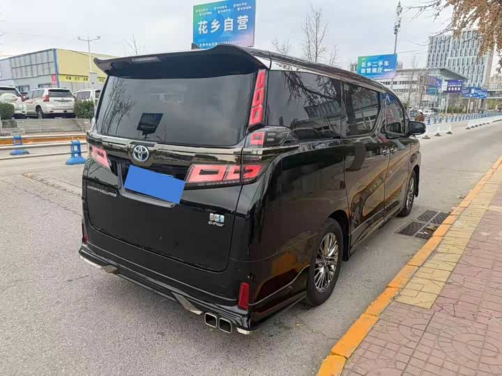 Toyota Vellfire, 2023 — фото 8 из 12