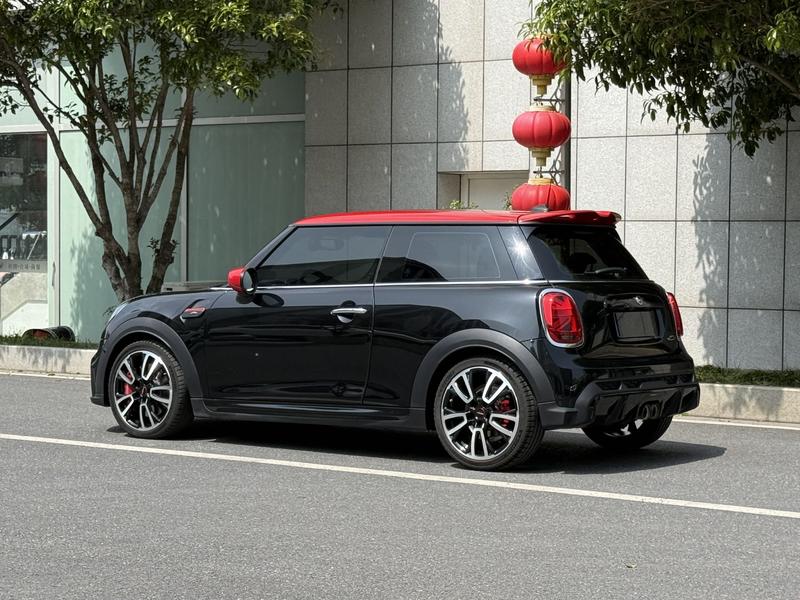Mini Mini JCW, 2022 — фото 4 из 12