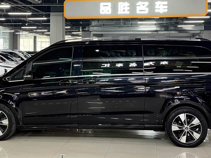 Mercedes-Benz V-Class, 2023 — фото 4 из 9