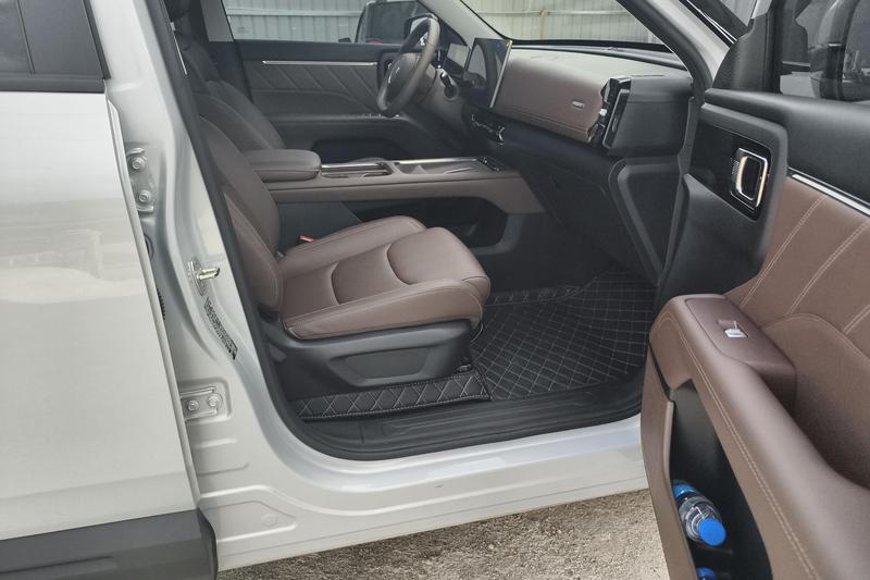 Wuling Starlight 560 Hybrid/EV, 2025 — фото 9 из 11