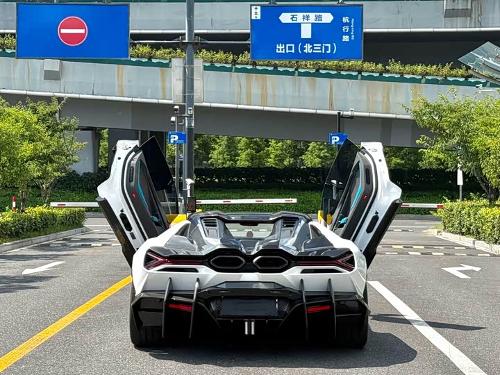 Lamborghini Revuelto, 2024 — фото 8 из 9