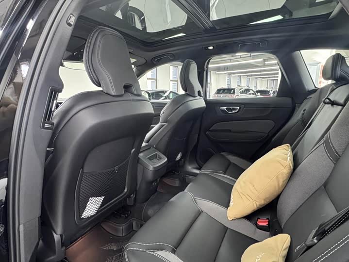 Volvo XC60, 2024 — фото 8 из 9