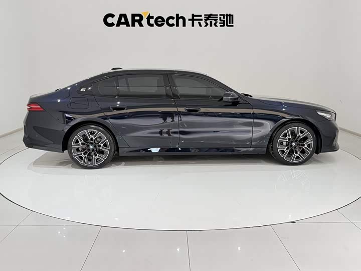 BMW 5 Series, 2025 — фото 4 из 9