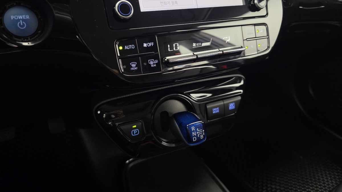 Toyota Prius, 2021 — фото 9 из 12