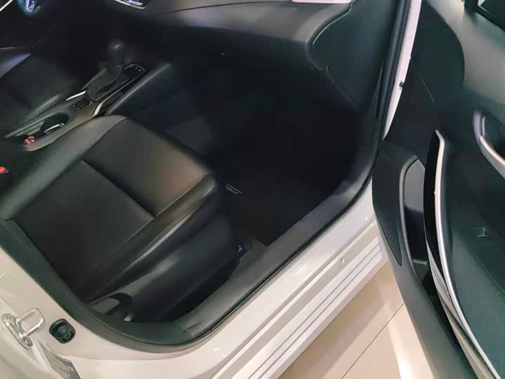 Toyota Corolla, 2023 — фото 8 из 9