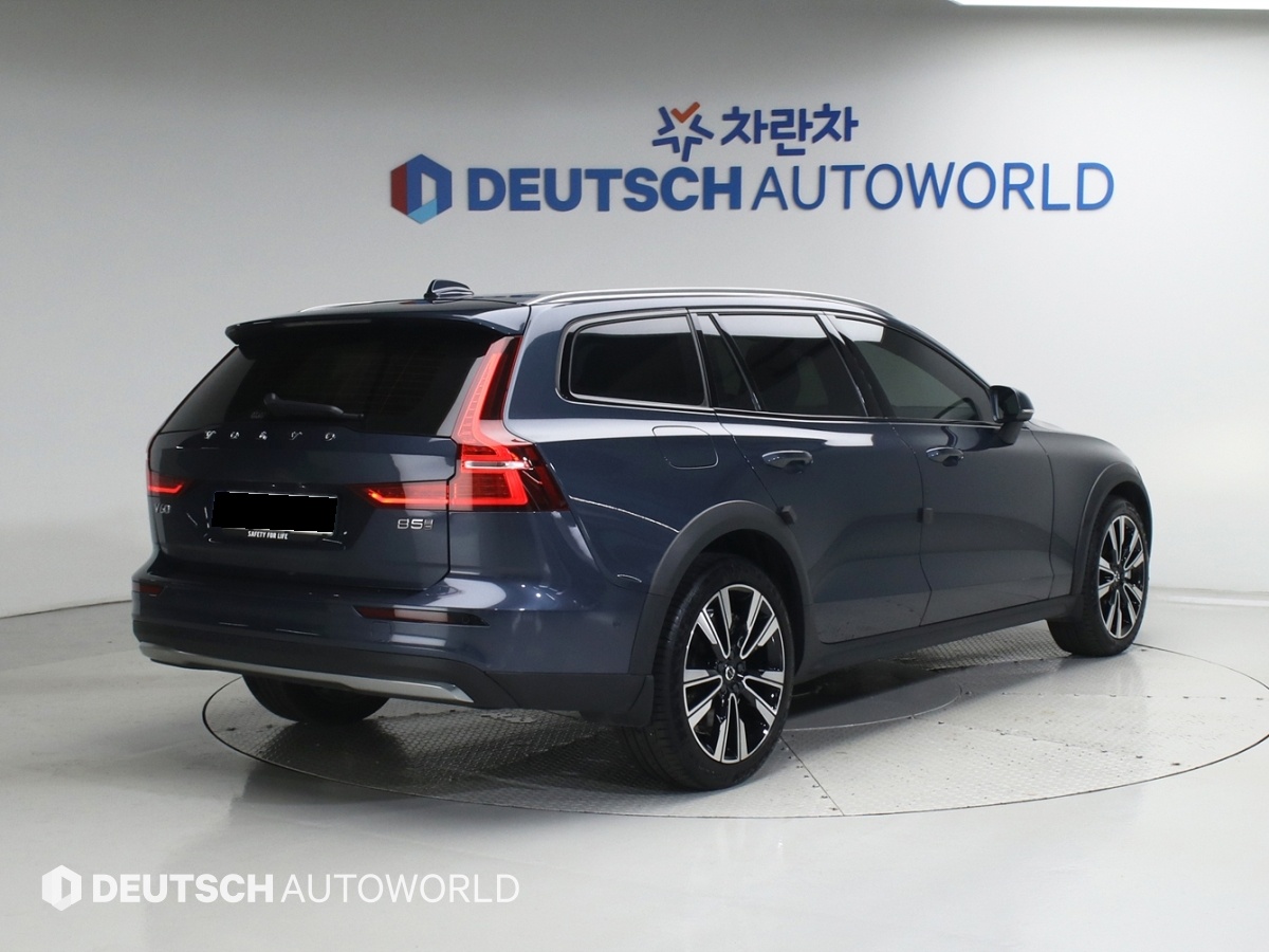 Volvo V60, 2024 — фото 2 из 12