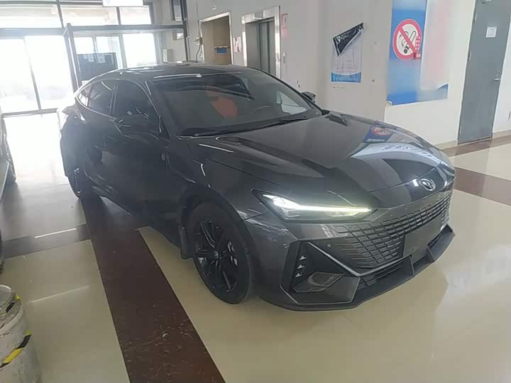 Changan UNI-V Hybrid, 2023 — фото 4 из 9