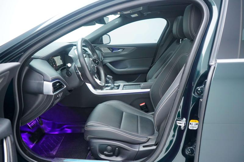 Jaguar XE L, 2023 — фото 12 из 12