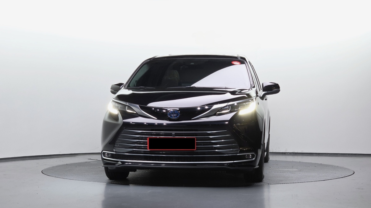 Toyota Sienna, 2023 — фото 3 из 12