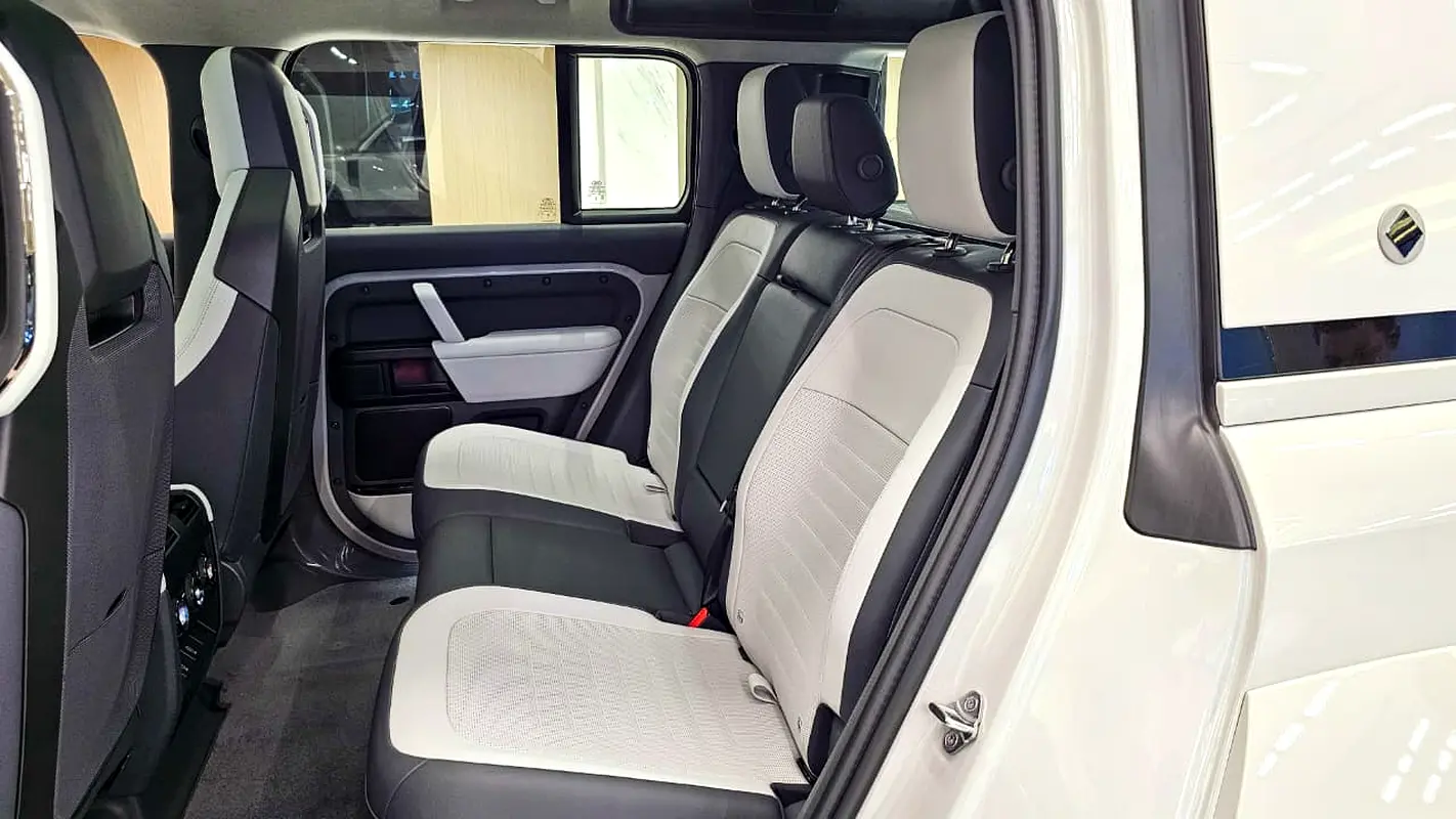 Land Rover Defender, 2026 — фото 10 из 10