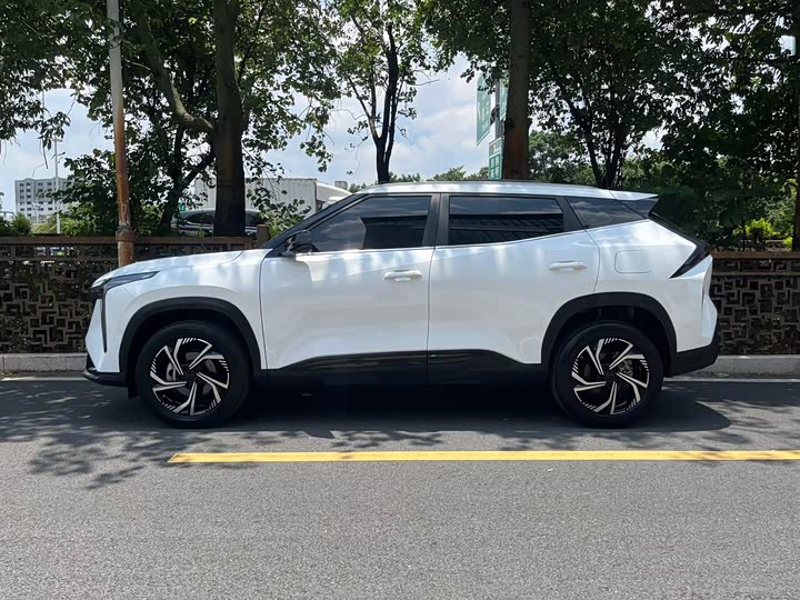Geely Atlas, 2025 — фото 4 из 9