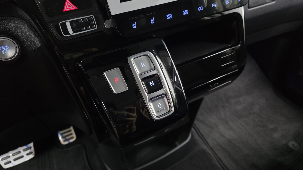 Hyundai Staria, 2025 — фото 8 из 12