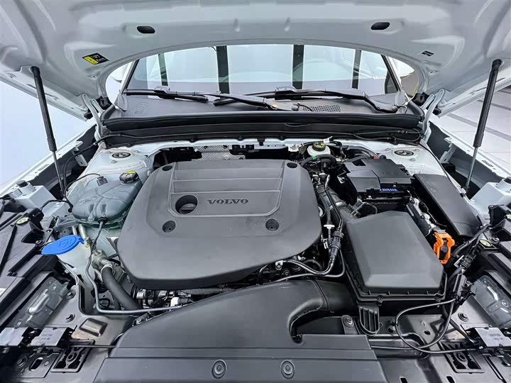Volvo XC40, 2025 — фото 5 из 9