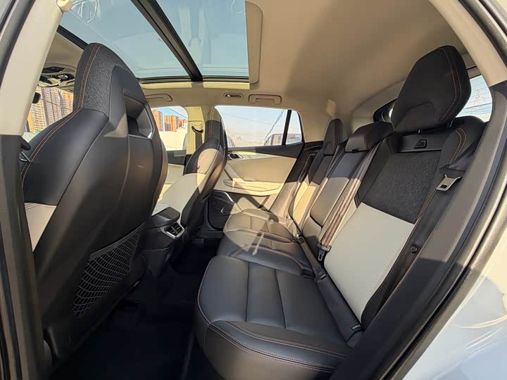Lynk & Co 06 EM-P Hybrid, 2022 — фото 8 из 9