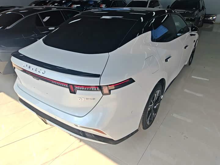Lynk & Co 07 EM-P Hybrid, 2026 — фото 7 из 9
