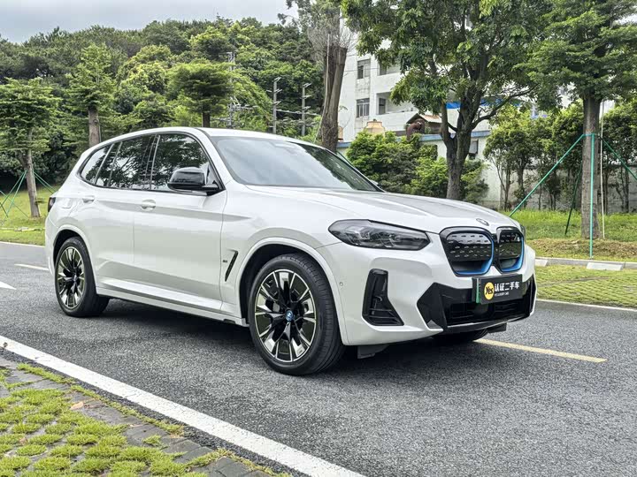 BMW iX3, 2022 — фото 4 из 9
