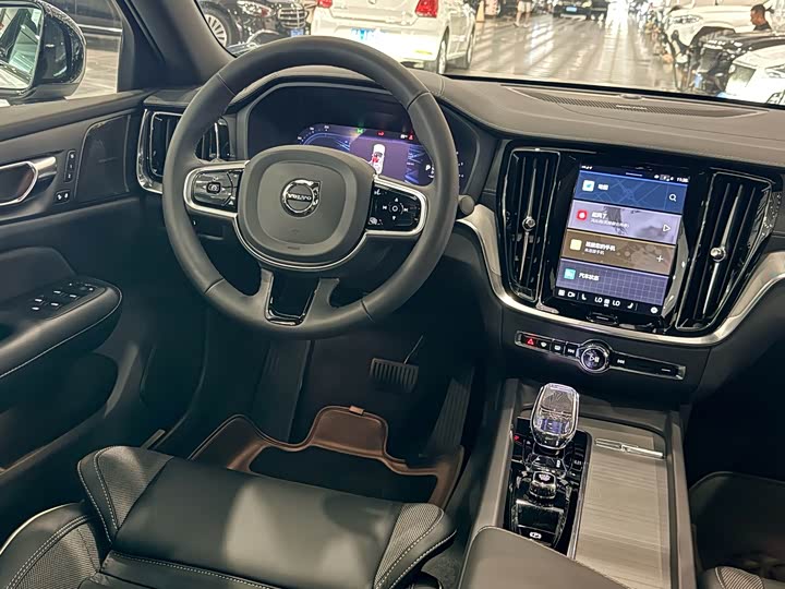Volvo S60, 2024 — фото 7 из 9