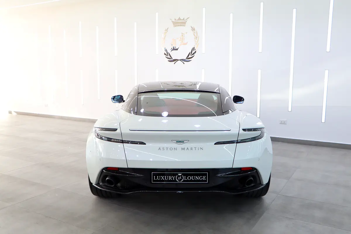 Aston Martin DB12, 2024 — фото 7 из 10