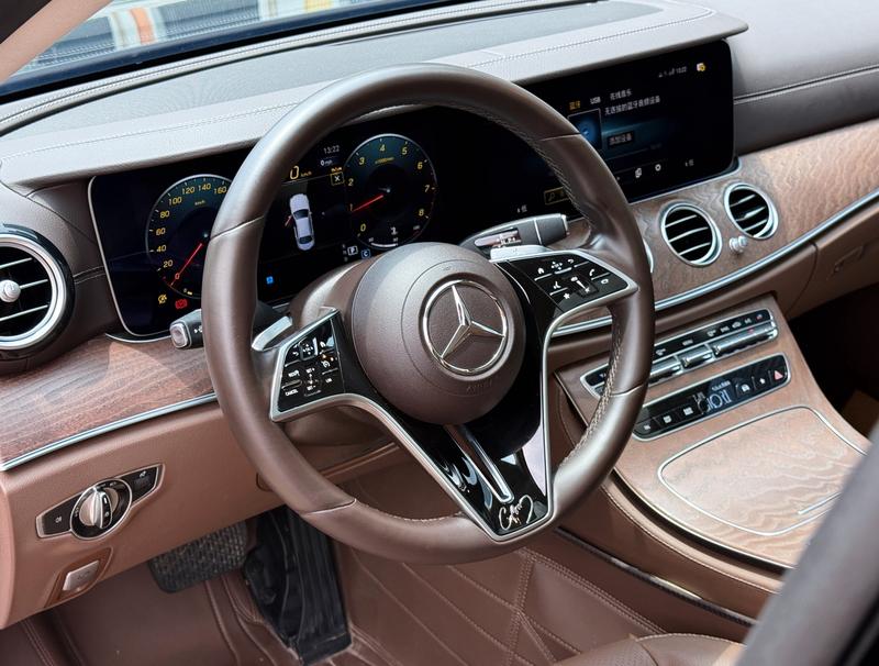 Mercedes-Benz E-Class, 2022 — фото 12 из 12