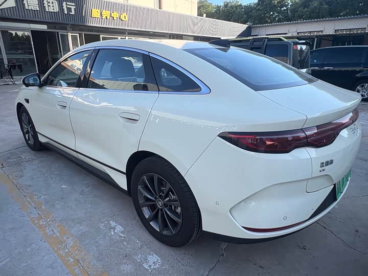 BYD Qin L, 2025 — фото 8 из 9