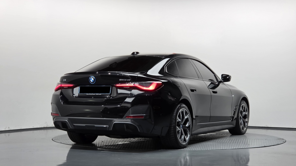 BMW i4, 2022 — фото 2 из 12