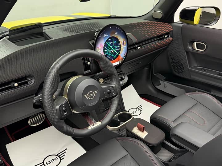 Mini Mini JCW, 2025 — фото 8 из 9