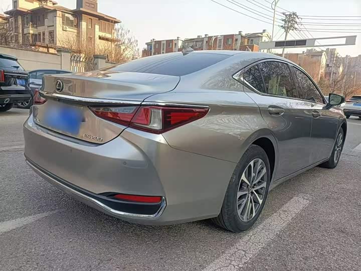 Lexus ES, 2021 — фото 8 из 9