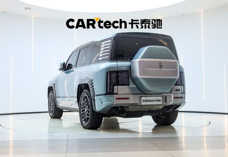 BYD Yangwang U8, 2023 — фото 5 из 12