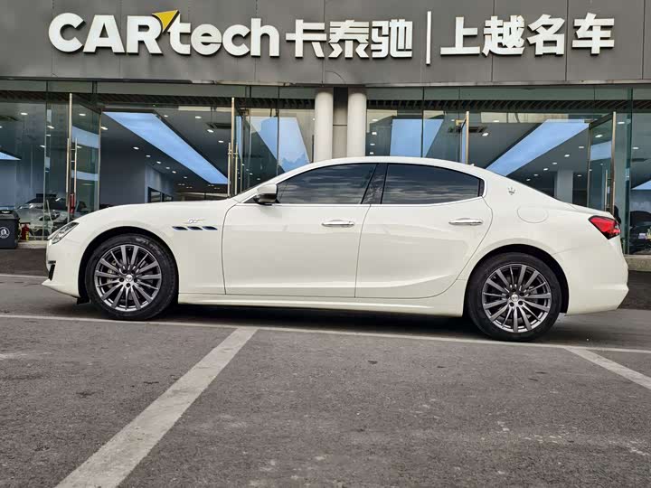 Maserati Ghibli, 2022 — фото 2 из 9
