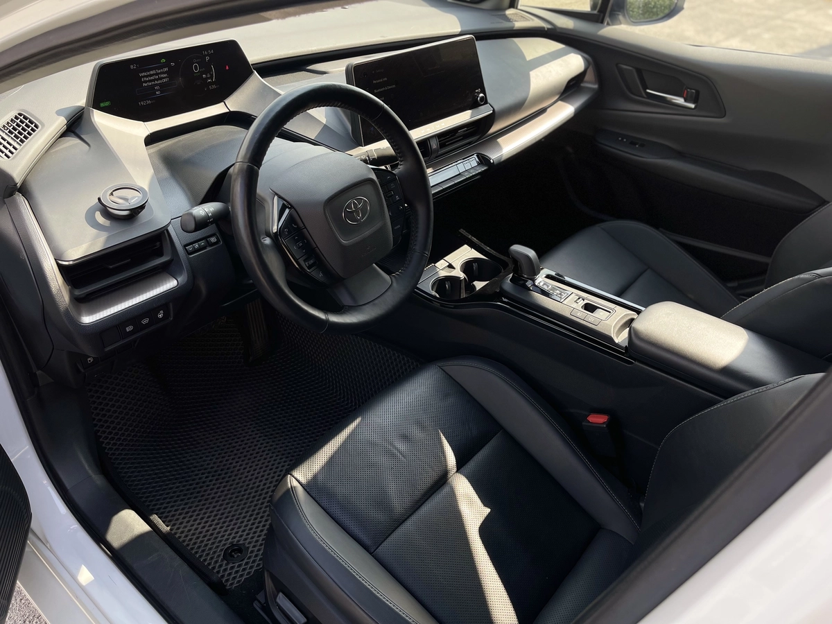Toyota Prius, 2023 — фото 7 из 8