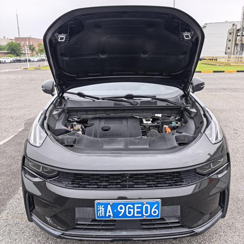 Lynk & Co 01 EM-P Hybrid, 2023 — фото 8 из 12