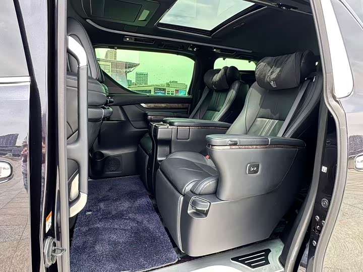 Toyota Vellfire, 2022 — фото 9 из 9