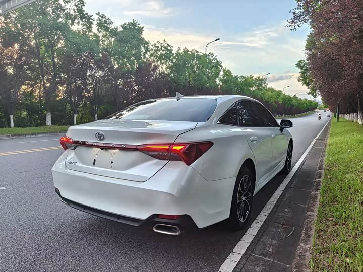 Toyota Avalon, 2022 — фото 5 из 5