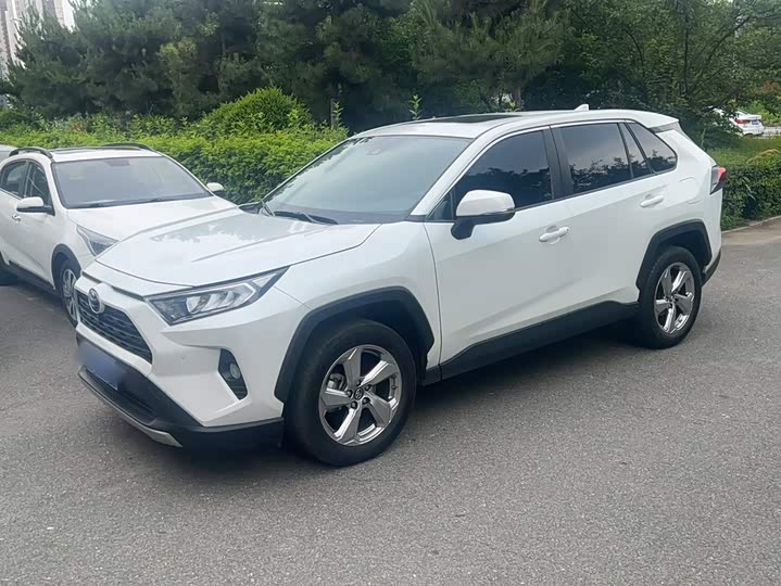 Toyota RAV4, 2022 — фото 2 из 9