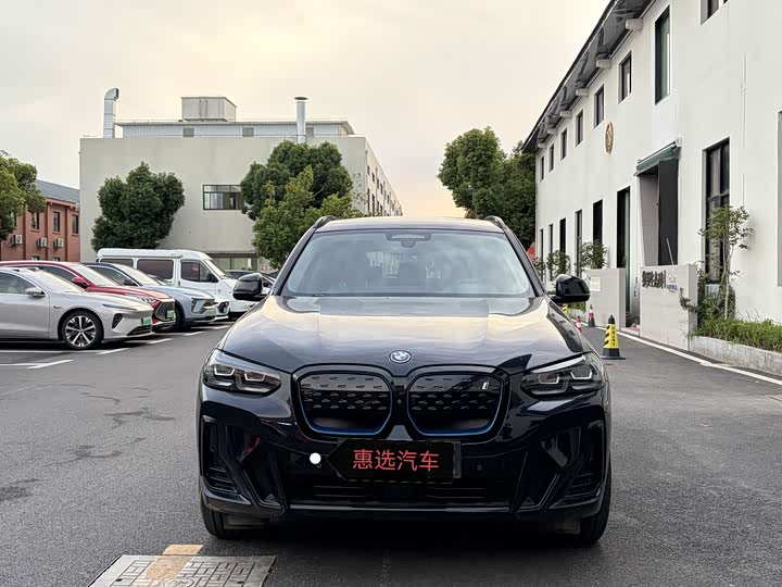 BMW iX3, 2022 — фото 2 из 9