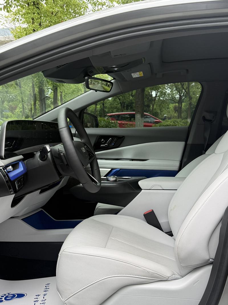 Cadillac Optiq, 2025 — фото 7 из 9