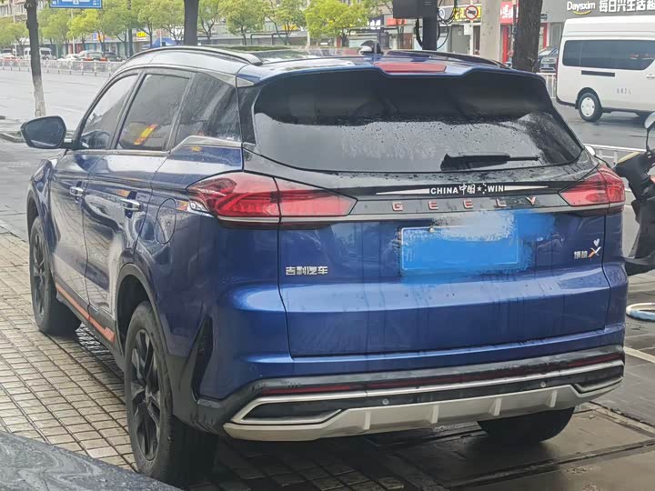 Geely Atlas, 2022 — фото 5 из 9