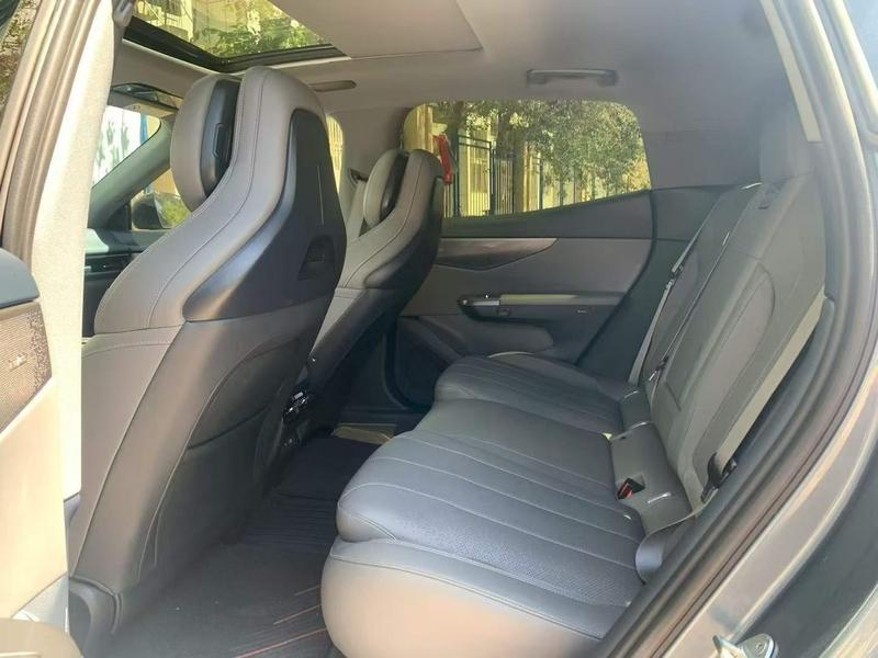 Lynk & Co 07 EM-P Hybrid, 2025 — фото 9 из 10